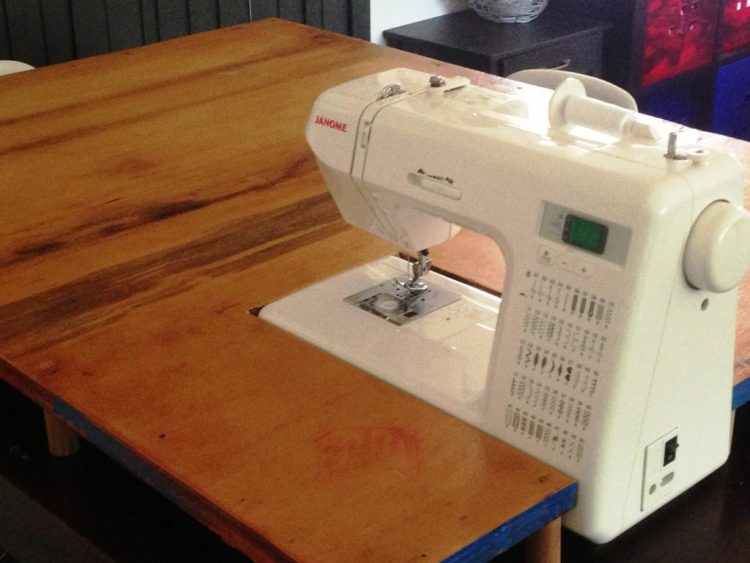 Sewing Table white