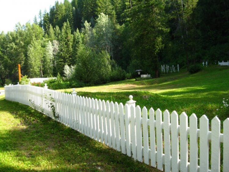 b&q picket fence gate