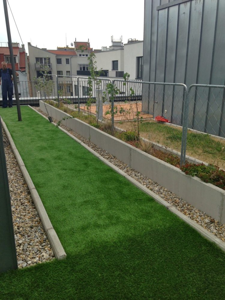 artificial grass joint visible