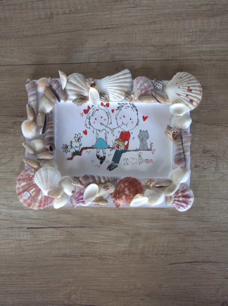 letter e photo frame