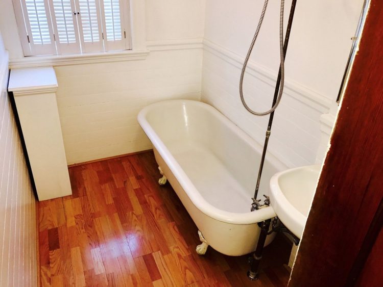 clawfoot tub in small bathroom