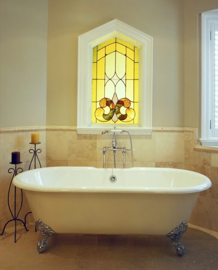 clawfoot tub with faucet