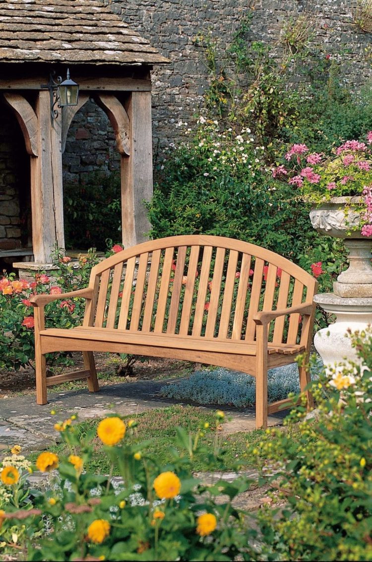 a garden bench seat