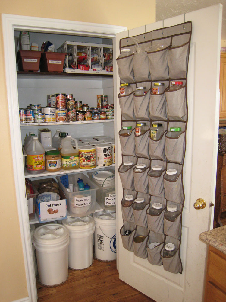 kitchen pantry meaning