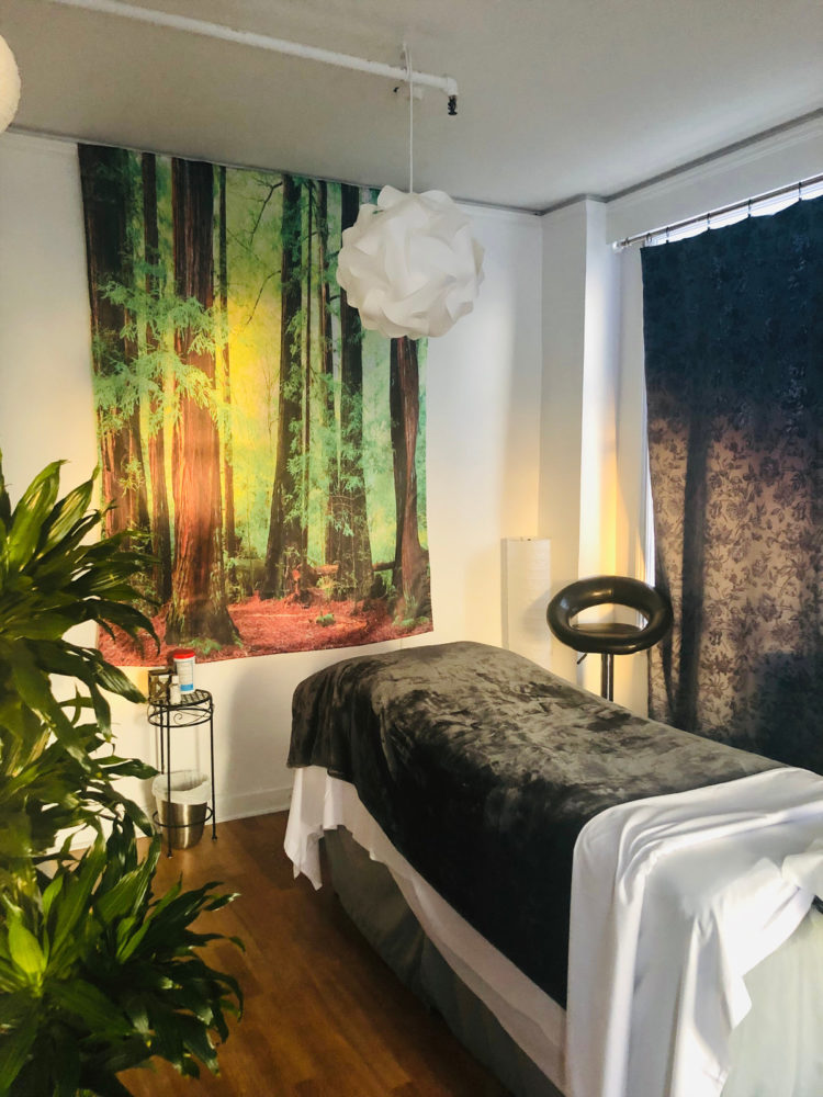 massage therapist room for rent