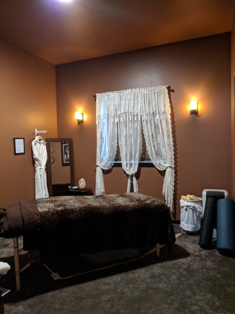 massage therapy room ideas