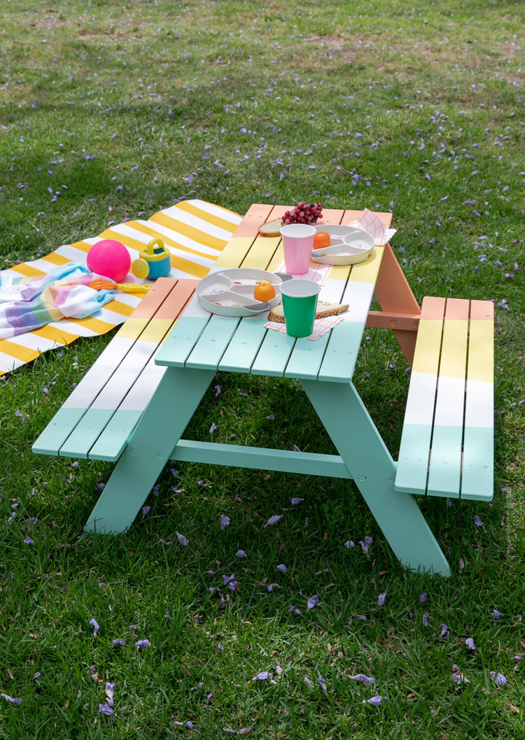 picnic table emoji