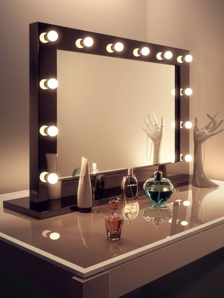 vanity mirror on stand