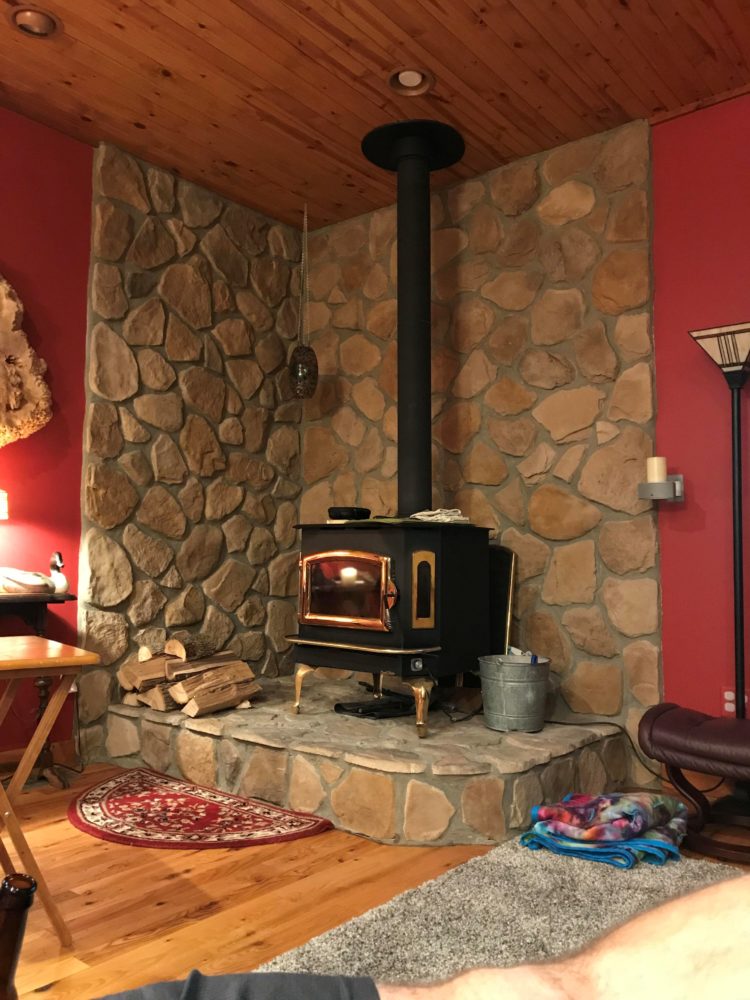 do wood burning stoves use electricity