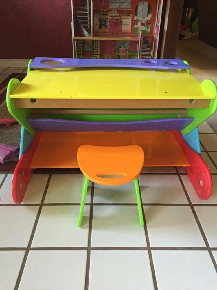 little kid desk and chair