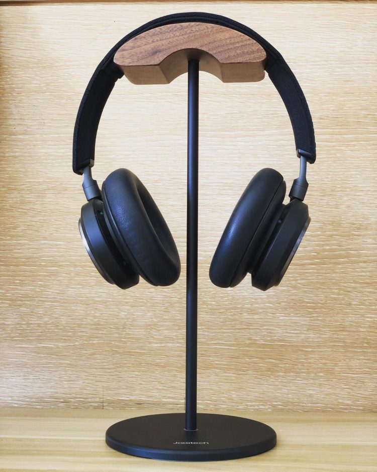 headphone stand in egypt