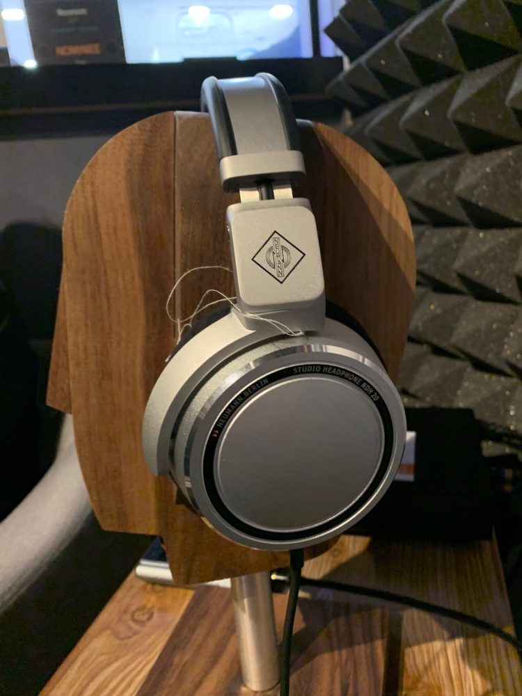 headphone stand for 2