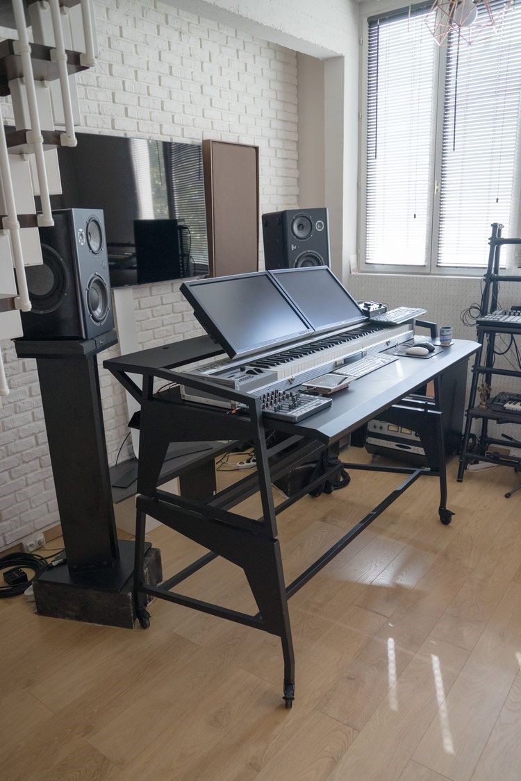studio desk omnirax