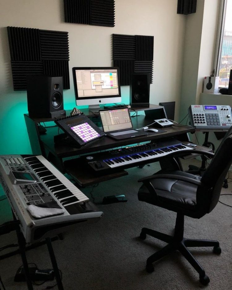 studio desk online