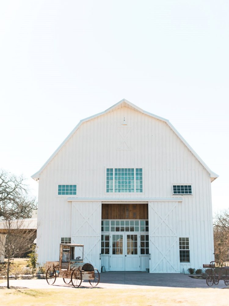 50+ White Barn-Style House Ideas & Photos to Inspire You